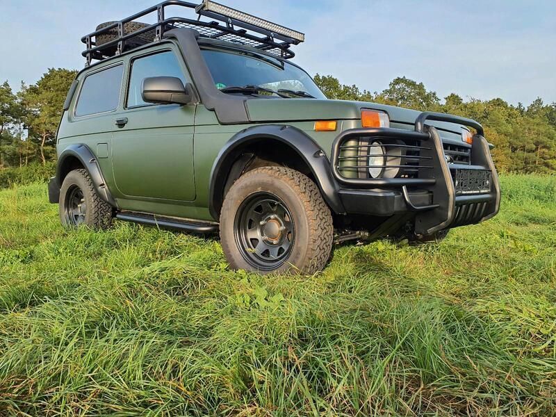 Grün Gebraucht 2020 Lada niva SUV | 14.850 € - Bild 1/4