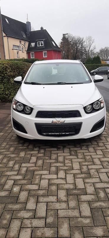 Gebraucht Chevrolet Aveo 69 PS (50 kW) 2014 Weiß Kleinwagen
