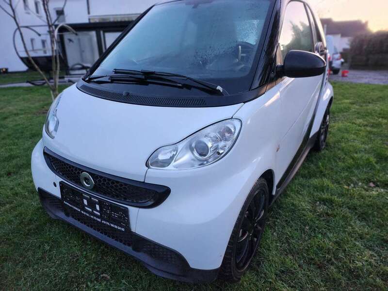 Weißschwarz Gebraucht 2013 Smart ForTwo Coupé Pure Coupé | 3.450 € (Guter Preis) - Bild 1/4