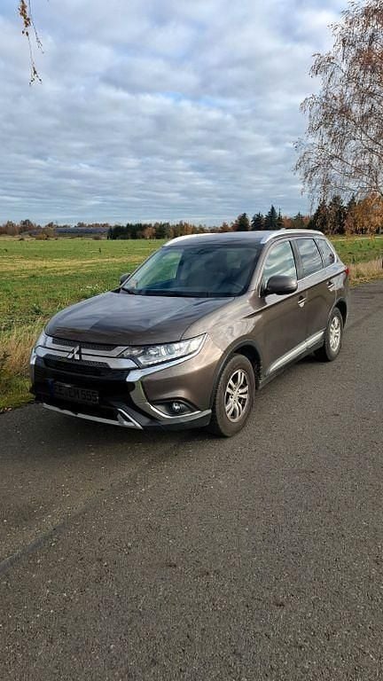 Braun Gebraucht 2019 Mitsubishi Outlander SUV | 17.500 € (Guter Preis) - Bild 1/4