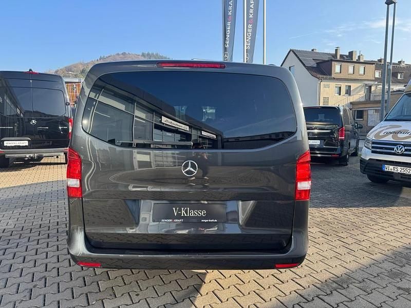 Gebraucht Mercedes V220 163 PS (119 kW) 2019 Grau Van / Kleinbus