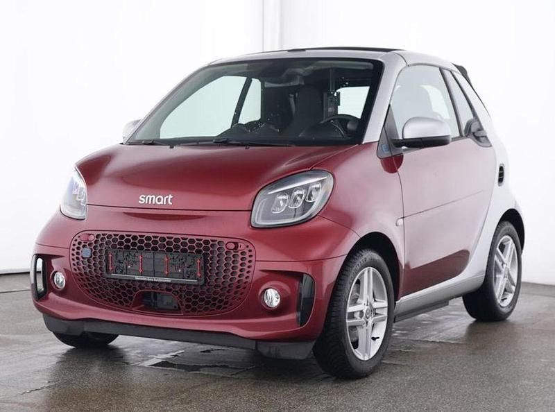 Carmine red (metallic) Gebraucht 2024 Smart ForTwo Electric Drive Exclusive Cabrio | 19.999 € (Fairer Preis) - Bild 1/4