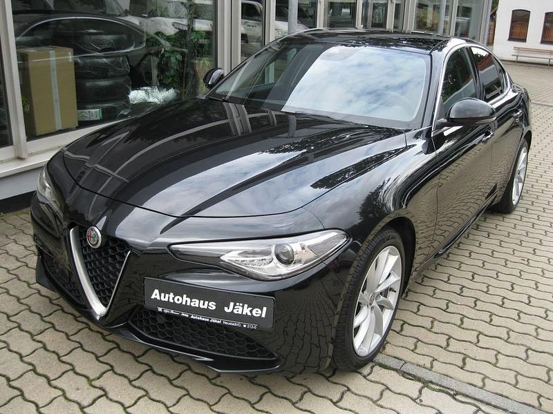 Schwarz Gebraucht 2019 Alfa Romeo Giulia Super Limousine | 25.900 € (Etwas zu teuer) - Bild 1/4