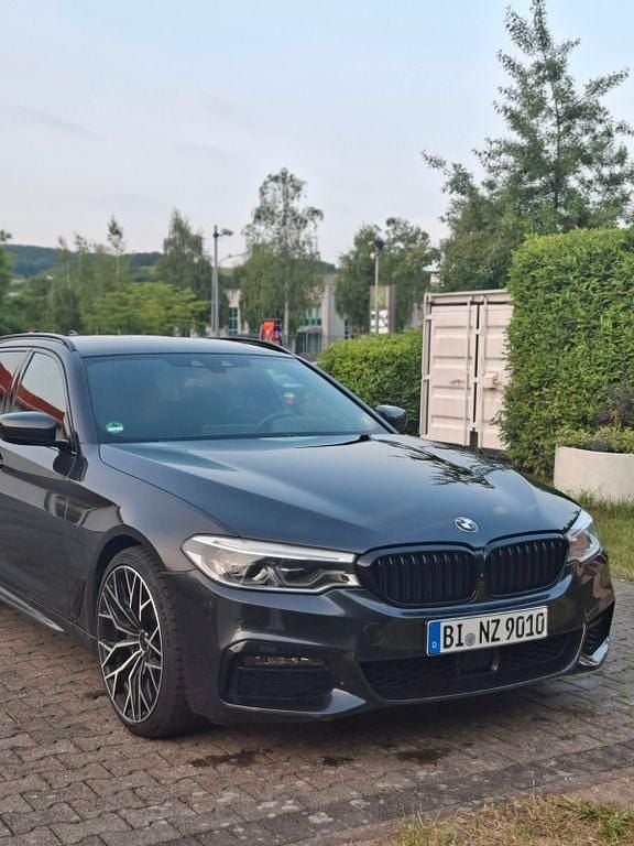 Schwarz Gebraucht 2018 BMW 530 M Sport Kombi | 22.999 € (Fairer Preis) - Bild 1/4