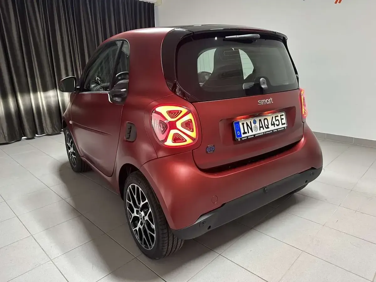 Gebraucht Smart ForTwo Electric Drive Prime 60 kW (82 PS) 2023 Bodypanels in carmine red (mat Coupé