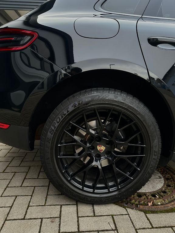 Second-hand Porsche Macan 252 CP (185 kW) 2018 Negru SUV