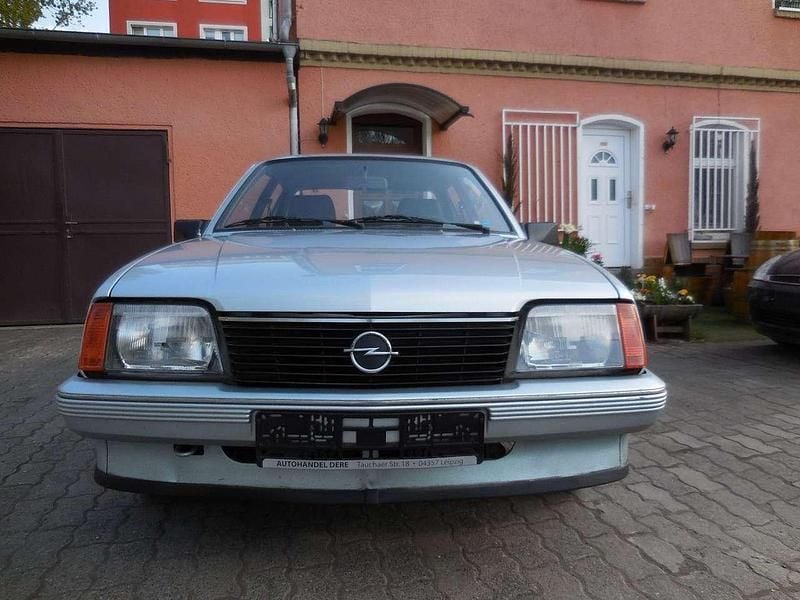 Gebraucht Opel Ascona S 90 PS (66 kW) 1985 Helliosblaumetallic Limousine