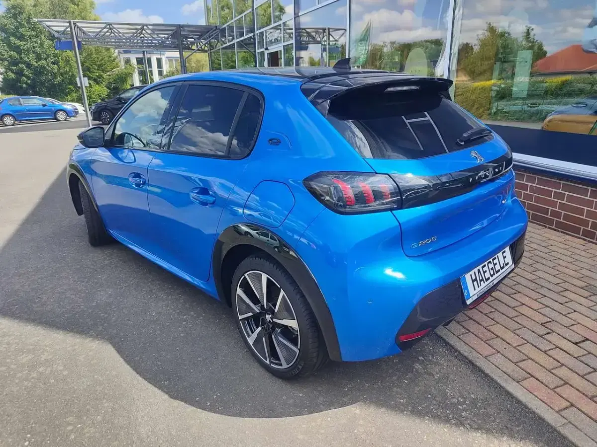 Gebraucht Peugeot e-208 GT 100 kW (136 PS) 2021 Blau hell Kleinwagen