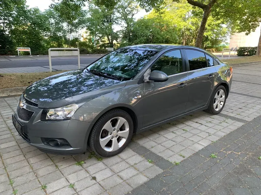 Gebraucht Chevrolet Cruze LT 163 PS (119 kW) 2011 Grau Limousine