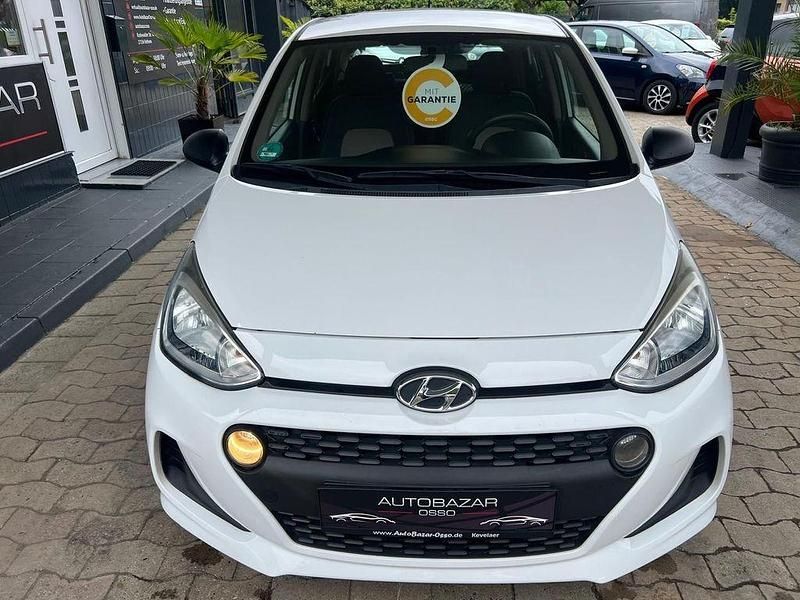Gebraucht Hyundai i10 Basis 67 PS (49 kW) 2017 Polar white / sol Kleinwagen