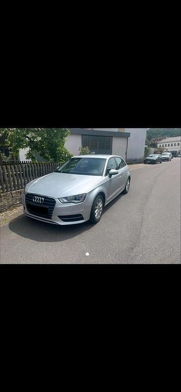 Silber Gebraucht 2013 Audi A3 Sportback Attraction Kleinwagen | 8.800 € (Fairer Preis) - Bild 1/4
