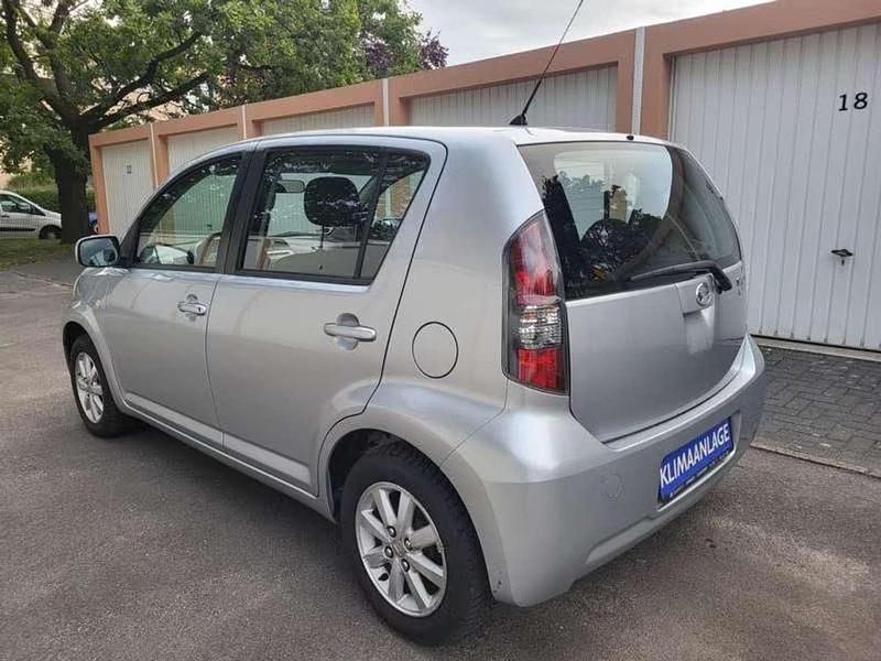 Gebraucht Daihatsu Sirion 91 PS (66 kW) 2008 Silber Kleinwagen