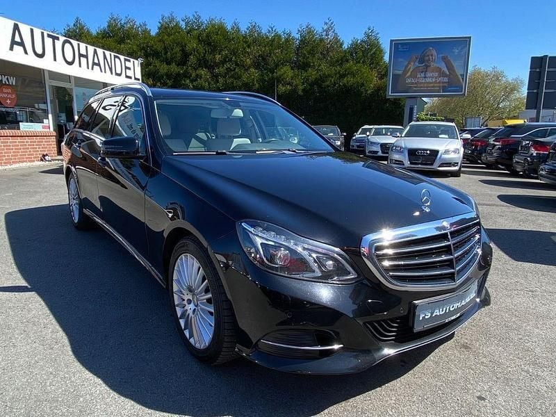 Gebraucht Mercedes E250 Elegance 204 PS (150 kW) 2015 Schwarz Kombi
