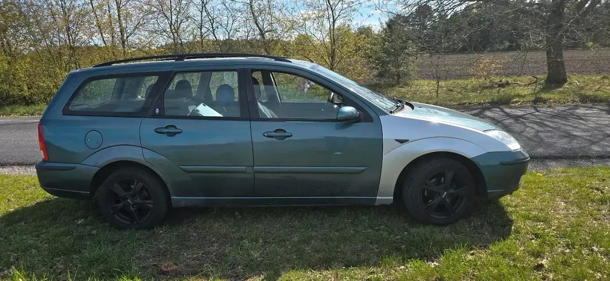 Gebraucht Ford Focus Ghia 101 PS (74 kW) 2003 Grün Kombi