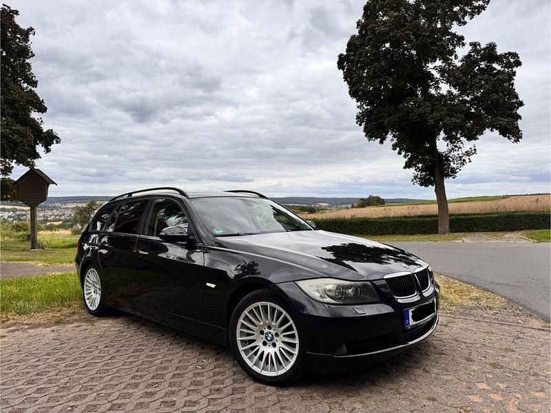 Schwarz Gebraucht 2006 BMW 318 Kombi | 3.700 € (Fairer Preis) - Bild 1/4