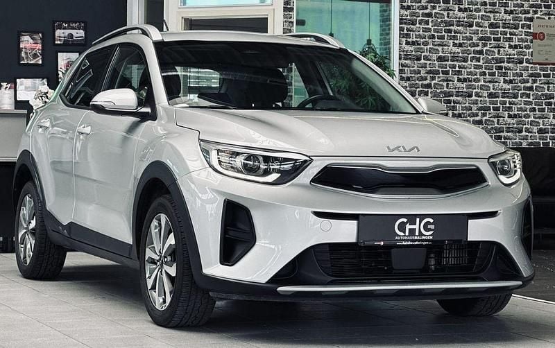 Silber Gebraucht 2022 Kia Stonic Vision SUV | 14.990 € (Superpreis) - Bild 1/4