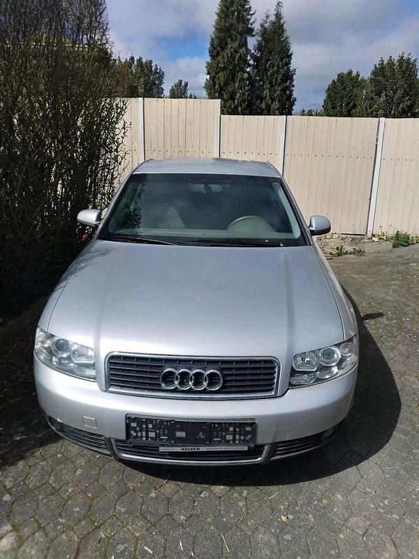 Second-hand Audi A4 130 CP (95 kW) 2001 Argintiu Berlinǎ