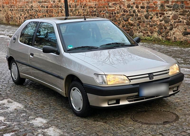 Gebraucht Peugeot 306 89 PS (65 kW) 1994 Gelb Kleinwagen