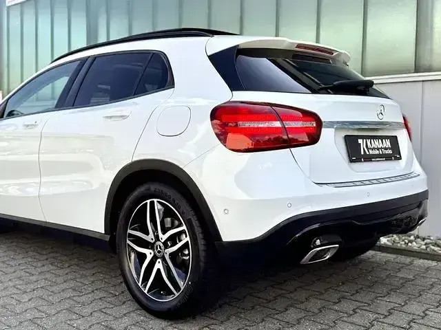 Gebraucht Mercedes GLA180 Urban 122 PS (89 kW) 2019 Weiß SUV