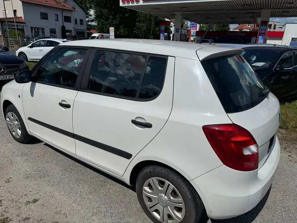 Gebraucht Skoda Fabia Cool Edition 90 PS (66 kW) 2012 Weiß Limousine