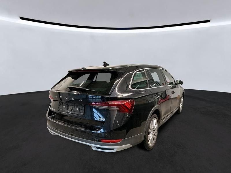 Gebraucht Skoda Octavia Scout 4x4 200 PS (147 kW) 2022 Blackmagic perleffekt Kombi