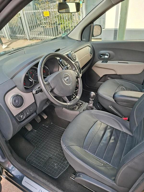 Gebraucht Dacia Lodgy 110 PS (80 kW) 2016 Schwarz Van / Kleinbus