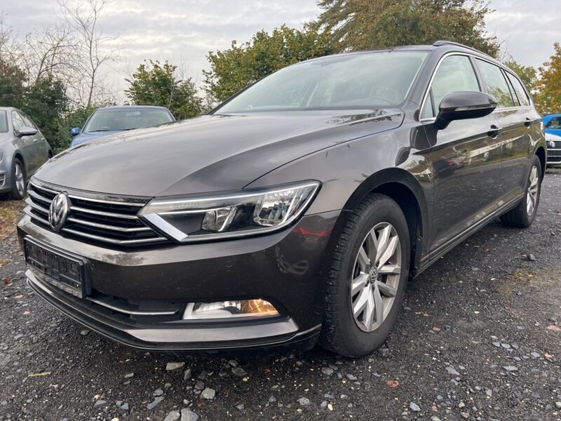 Schwarz Gebraucht 2016 VW Passat Comfortline Kombi | 17.500 € (Superpreis) - Bild 1/4