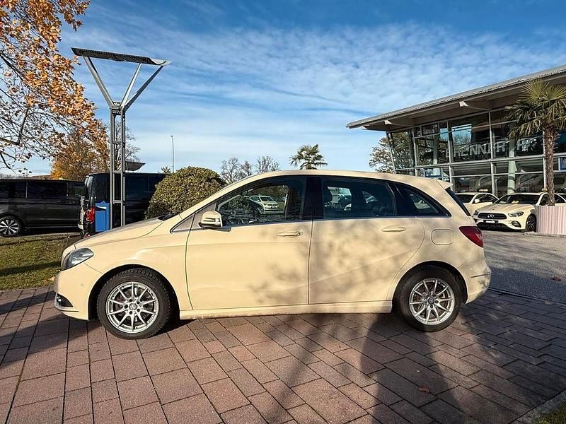Gebraucht Mercedes B180 109 PS (80 kW) 2014 Van / Kleinbus