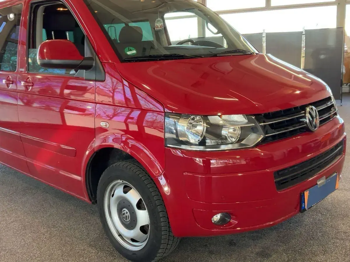 Gebraucht VW Multivan Match 179 PS (131 kW) 2012 Rot Van / Kleinbus