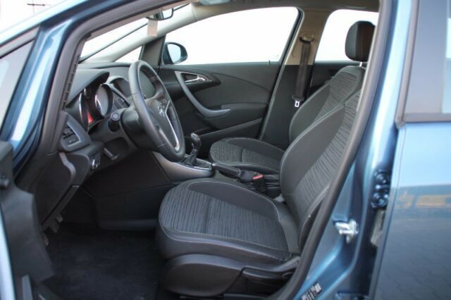 Gebraucht Opel Astra Edition 110 PS (80 kW) 2014 Blau metallic Kombi