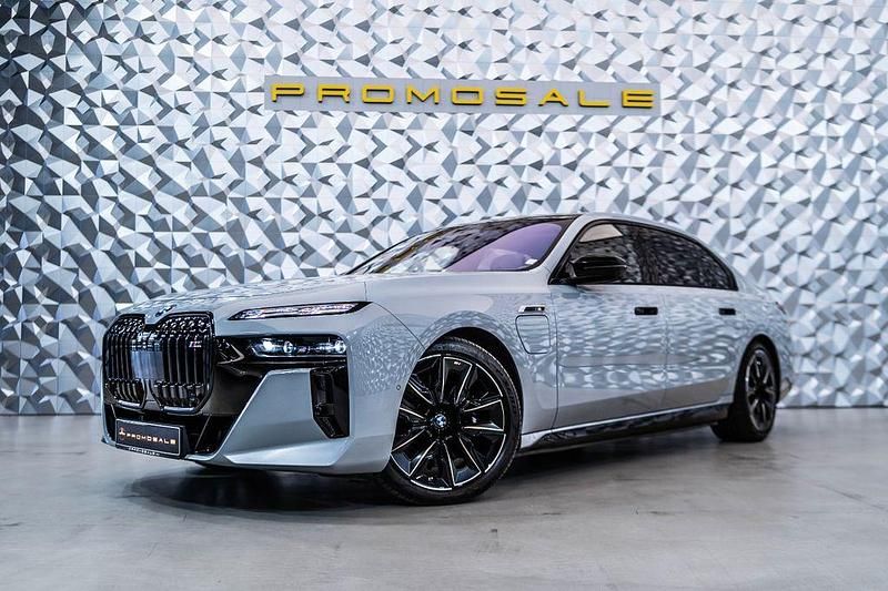 Grau Gebraucht 2023 BMW M760e M Sport Limousine | 122.451 € (Guter Preis) - Bild 1/4