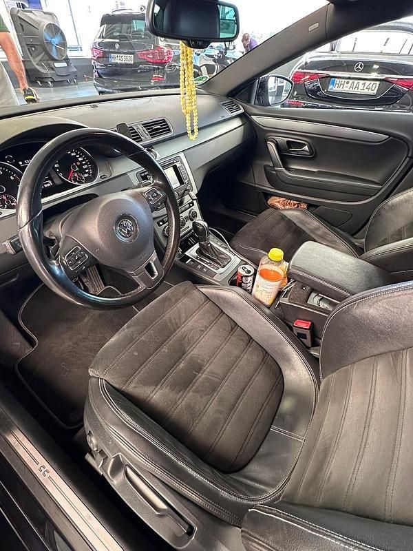 Schwarz Gebraucht 2014 VW Passat R-line Limousine | 9.900 € - Bild 1/4