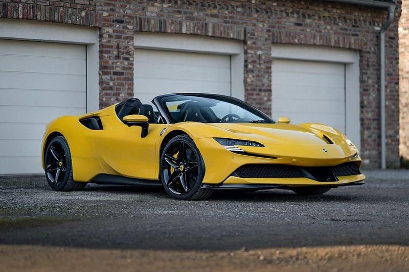 Gebraucht Ferrari SF90 780 PS (573 kW) 2024 Gelb Cabrio