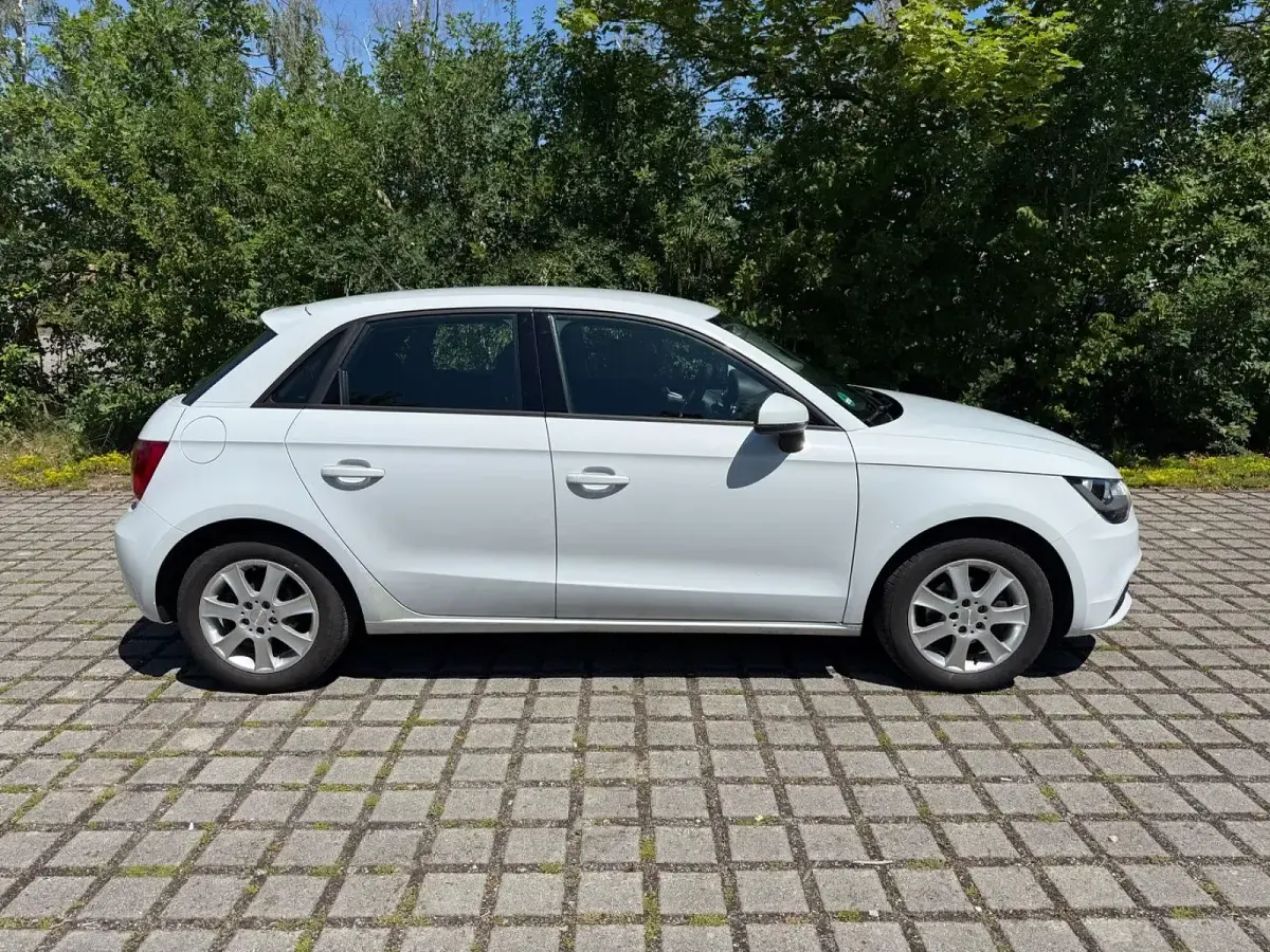 Gebraucht Audi A1 Sportback Attraction 86 PS (63 kW) 2014 Weiß Kleinwagen