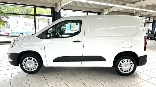 Gebraucht Opel Combo 131 PS (96 kW) 2022 Weiß Van / Kleinbus