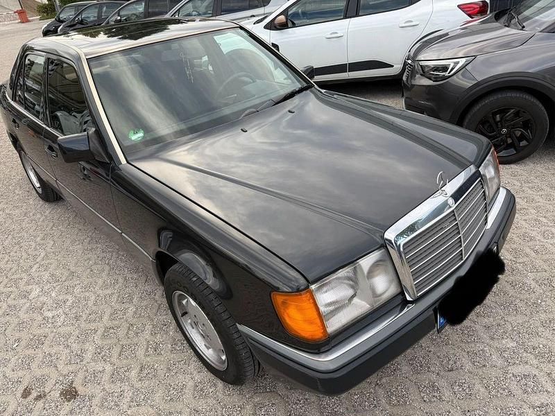 Gebraucht Mercedes E260 160 PS (117 kW) 1991 Schwarz Limousine