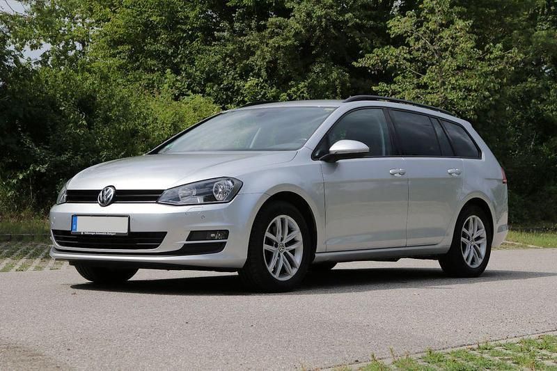 Silber Gebraucht 2015 VW Golf VII Comfortline Kombi | 8.200 € (Guter Preis) - Bild 1/4