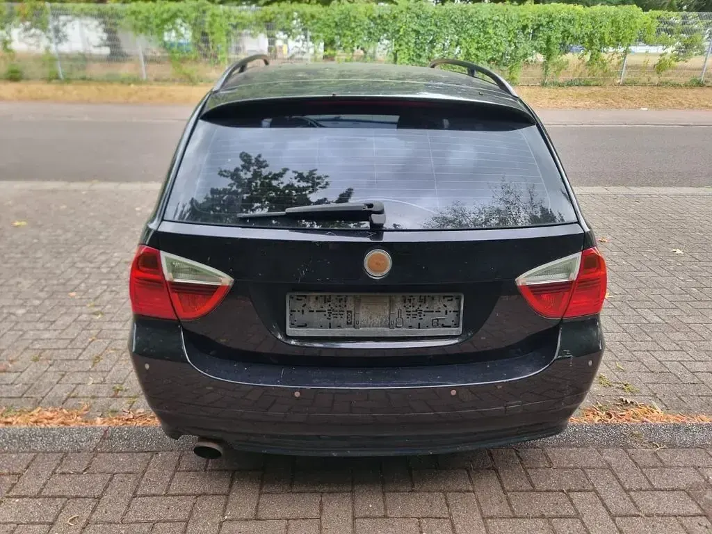 Gebraucht BMW 318 122 PS (89 kW) 2007 Schwarz Kombi