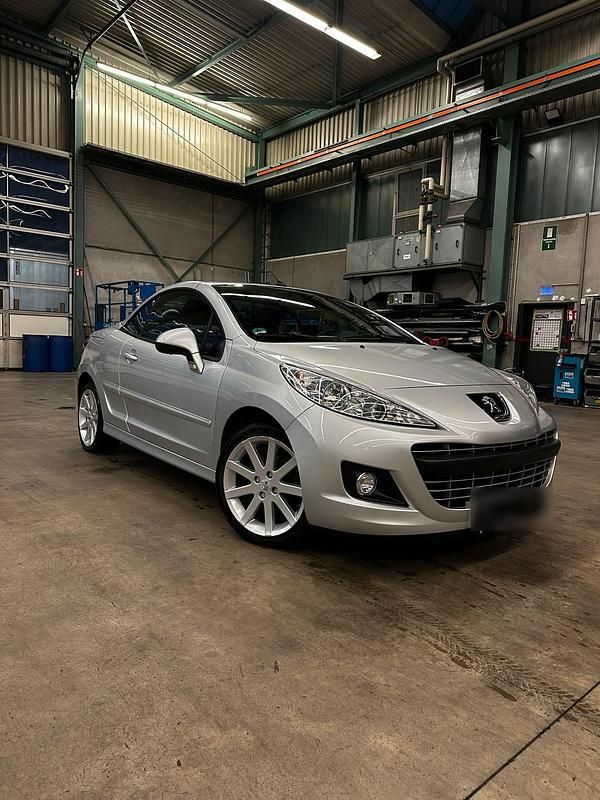 Gebraucht Peugeot 207 CC 112 PS (82 kW) 2012 Silber Cabrio