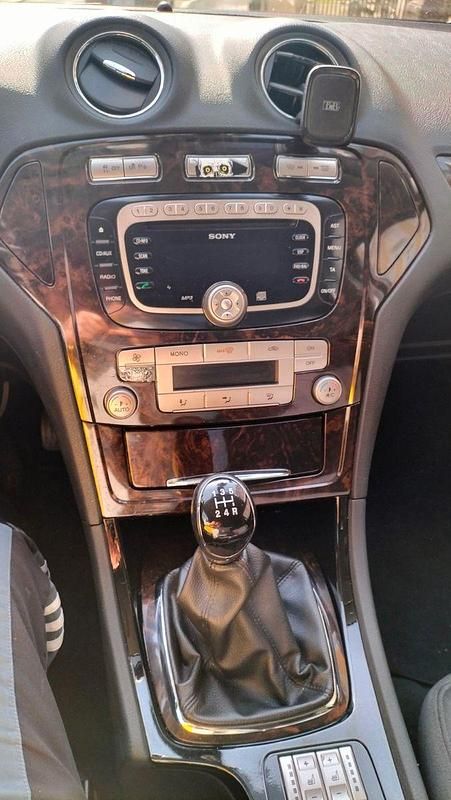 Gebraucht Ford Mondeo Ghia 145 PS (106 kW) 2007 Grau Limousine