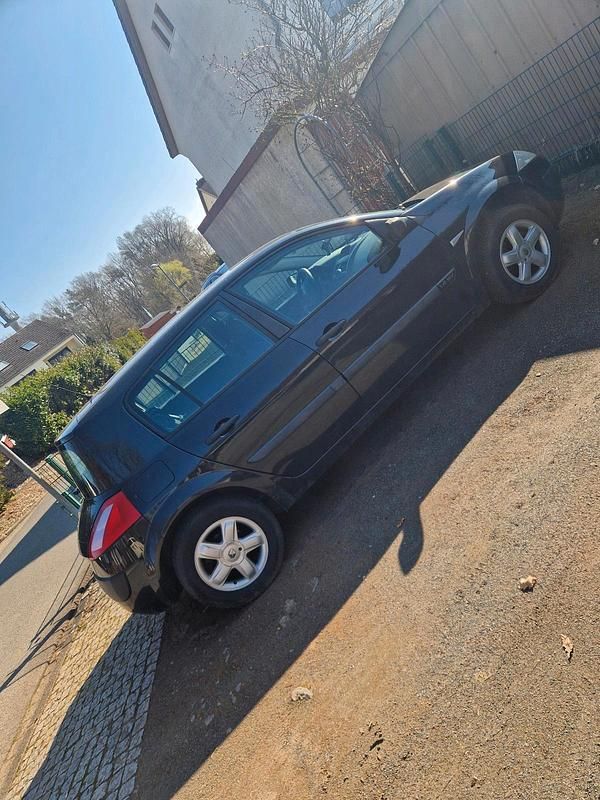 Gebraucht Renault Mégane II 76 PS (55 kW) 2004 Schwarz Kleinwagen