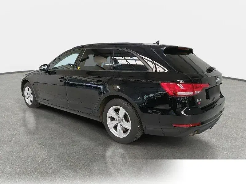 Gebraucht Audi A4 Basis 150 PS (110 kW) 2018 Schwarz Kombi