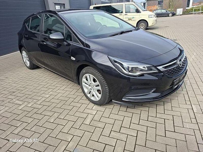 Gebraucht Opel Astra Edition 95 PS (69 kW) 2016 Schwarz Limousine