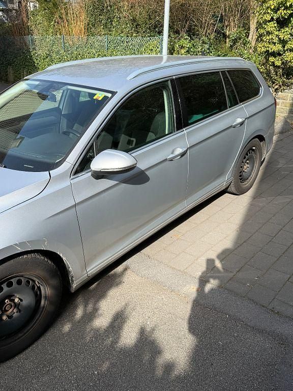 Gebraucht VW Passat Trendline 150 PS (110 kW) 2016 Silber Kombi
