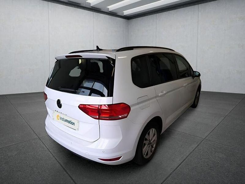 Gebraucht VW Touran 150 PS (110 kW) 2021 Weiß Van / Kleinbus