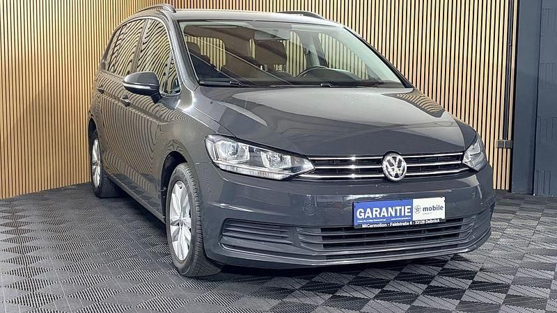 Gebraucht VW Touran Comfortline 150 PS (110 kW) 2019 Grau Van / Kleinbus