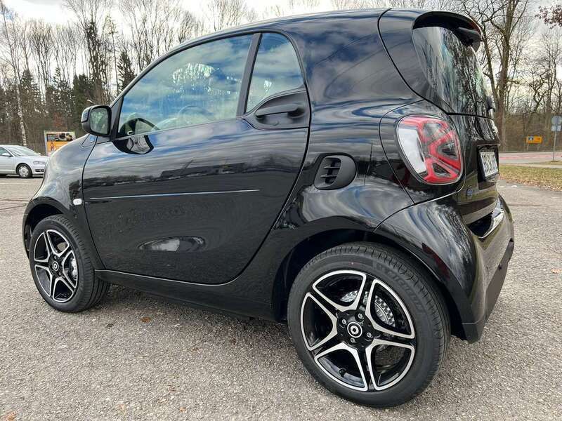 Schwarz Gebraucht 2024 Smart ForTwo Electric Drive Prime Coupé | 14.799 € - Bild 1/4