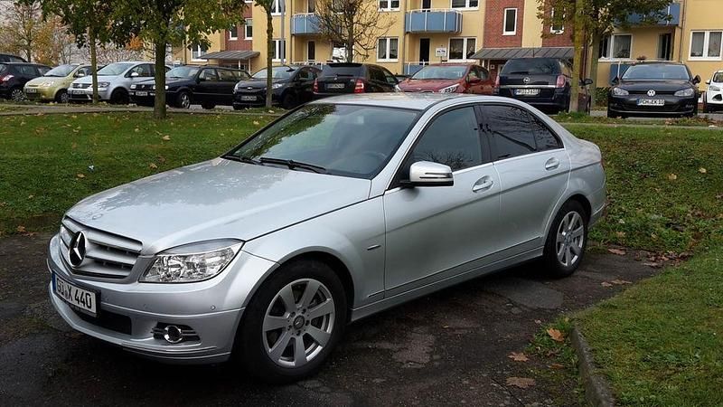 Gebraucht Mercedes C180 156 PS (114 kW) 2011 Silber Limousine