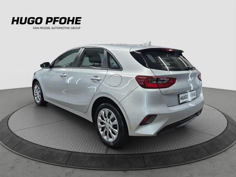 Używany Kia Ceed Edition 7 101 KM (74 kW) 2025 Srebrny Hatchback