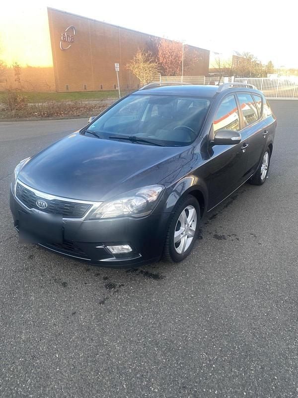 Usado Kia Ceed 128 HP (94 kW) 2011 Cinzento Citadino